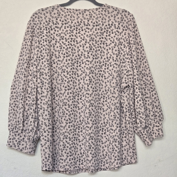 Adrianna Papell Elegant Blouse with Delicate Flowers.Size XL - Picture 3 of 9